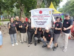 Ramadhan Penuh Berkah BPW PERADIN JATIM Bagikan Takjil di Taman Bungkul