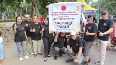 Ramadhan Penuh Berkah BPW PERADIN JATIM Bagikan Takjil di Taman Bungkul